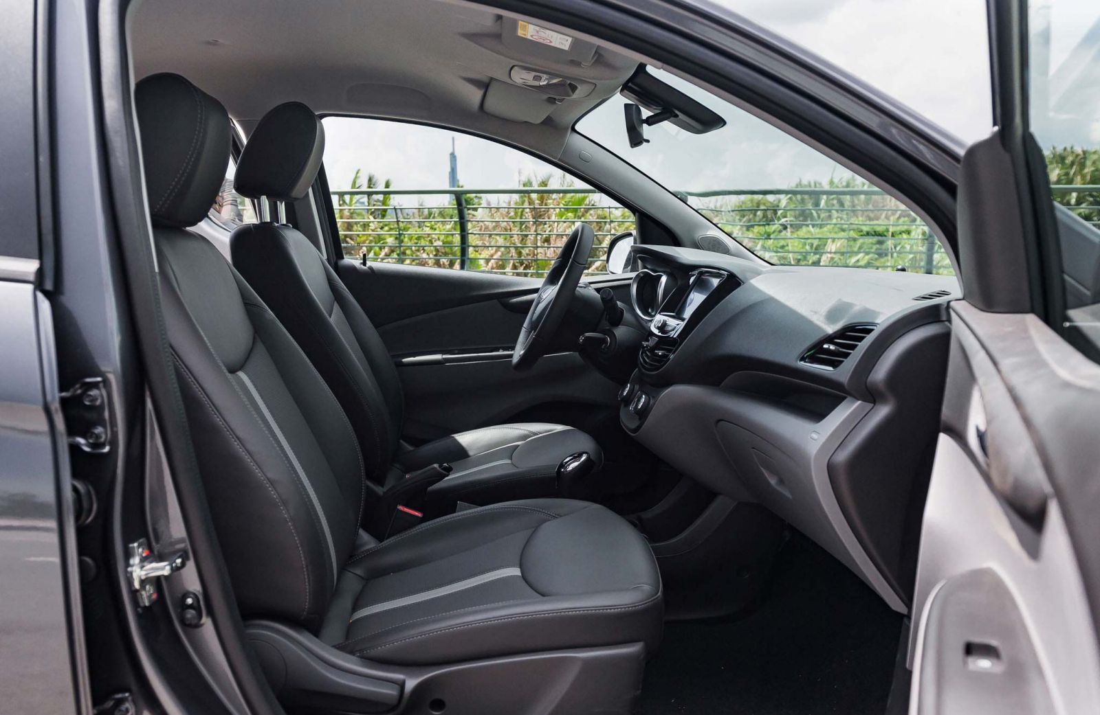 Chùm ảnh nội thất sedan VinFast LUX A2.0: Sang trọng và hiện đại hệt xe  châu Âu